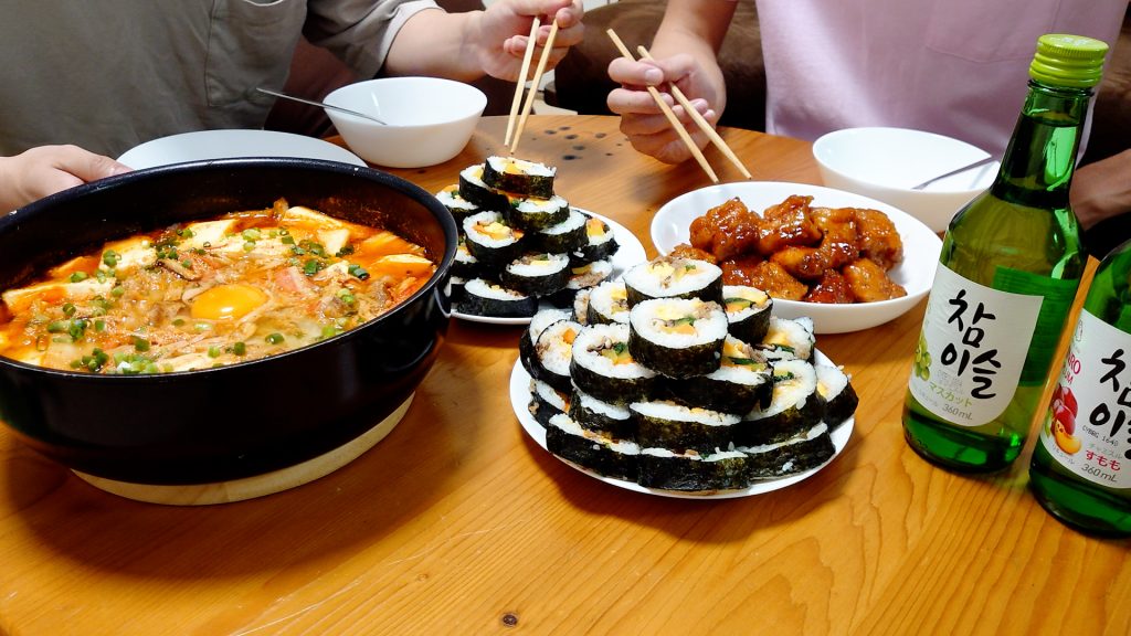「5歳からの同級生とルームシェア」：1番編集が大変だった韓国料理パーティー